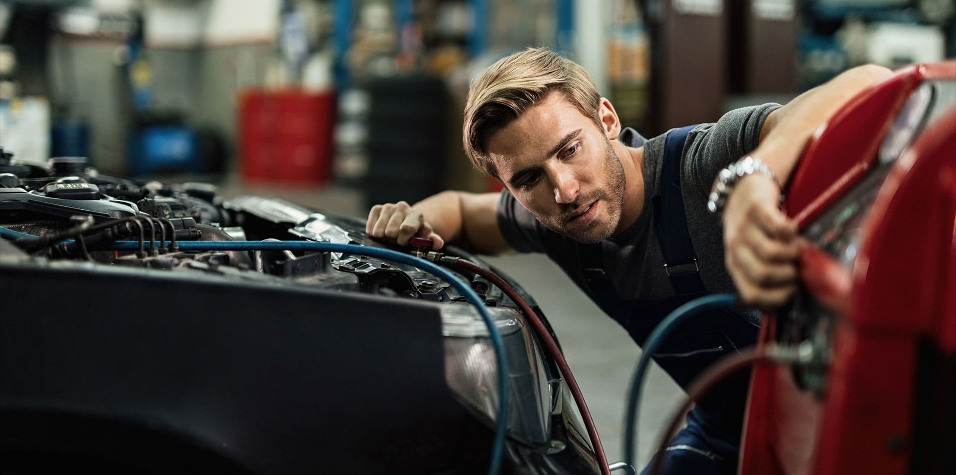 El coche tarda en arrancar en frío: causas reales y cuándo es una señal de avería
